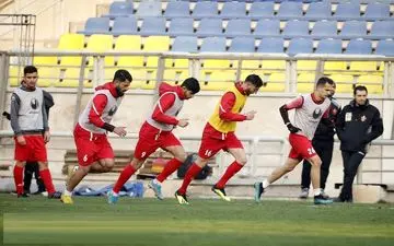  شاگردان گل محمدی زیر باران 45 دقیقه تمرین کردند
