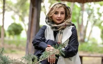تصویری جذاب از شبنم قلی خانی/ او با این ژست و تیپ خاص به استقبال کریسمس رفت+عکس 