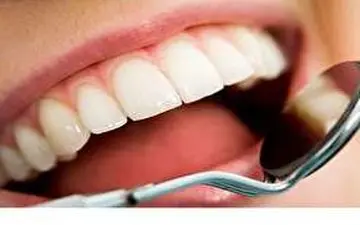 چگونگی محافظت از دندان در دوران سالمندی/ راهکار‌های کاهش بوی بددهان