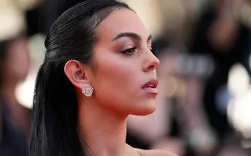 غوغای لباس اماراتی جورجینا رودریگز در فرانسه / درخشش با خاص ترین جواهر کن 2023 + عکس
