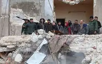 عکس قرن؛ این تصویر دنیا را تکان داد/ زلزله سوریه و فداکاری دختر بچه جهانی شد