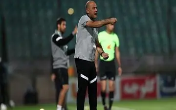 مربی استقلال: ساپینتو را تحریک می‌کنند/ از آمانوف خبری ندارم!
