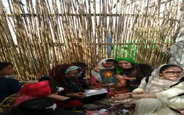 آموزش دختران و پسران زلزله‌زده روستای کوئیک سرپل‌ذهاب توسط کانون پرورش فکری تهران به روایت تصویر