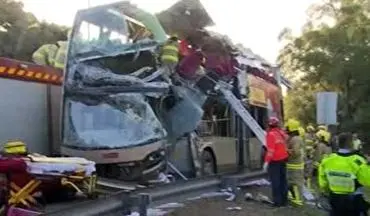 برخورد مرگبار اتوبوس دو طبقه با درخت با ۴۵ کشته و زخمی+ فیلم