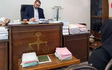 آگهی تبلیغاتی‌ وسوسه‌ انگیز؛ متخصص قلابی، زن جوان را از قیافه انداخت 