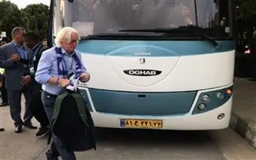  حمله هواداران پرسپولیس به اتومبیل شفر