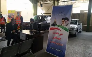 میز خدمت شهرداری کرمانشاه در مسجد جامع کرمانشاه برپا شد