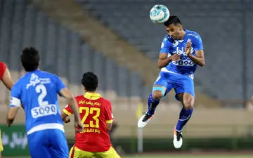 شوک جدید به منصوریان/ چشمک هافبک استقلال به سرخ پوش شدن با یک ترفند