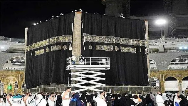 پرده کعبه عوض شد