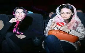 عکس دیده نشده از خانم بازیگر مشهور و خواهرش