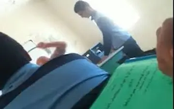 کتک زدن وحشیانه دانش آموز بندرعباسی به دلیل خندیدن + عکس