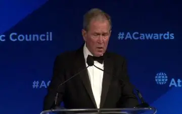  'جورج بوش' نسبت به خطر انزوای آمریکا هشدار داد