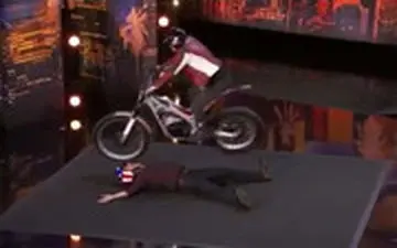  اجرای ترسناک با موتور در مسابقه استعدادیابی آمریکا