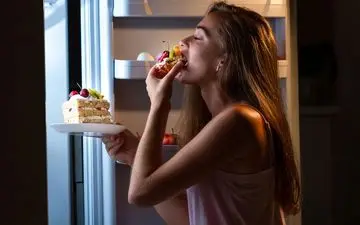 دلیل هوس کردن غذاهای چرب و شیرین هنگام استرس کشف شد