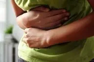 زخم معده چه علت و علائمی دارد و برای درمان چه باید کرد؟