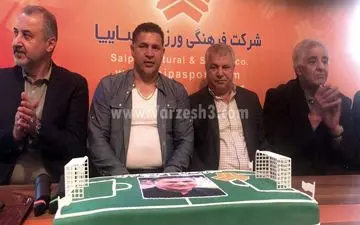 اهدای شنل سلطانی پروین به دایی