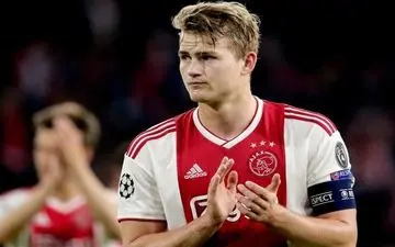 ویدیو| نجات دروازه بایرن مونیخ توسط ماتیس دلیخت