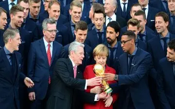 مرکل تاریخ شروع بوندس لیگا را اعلام کرد