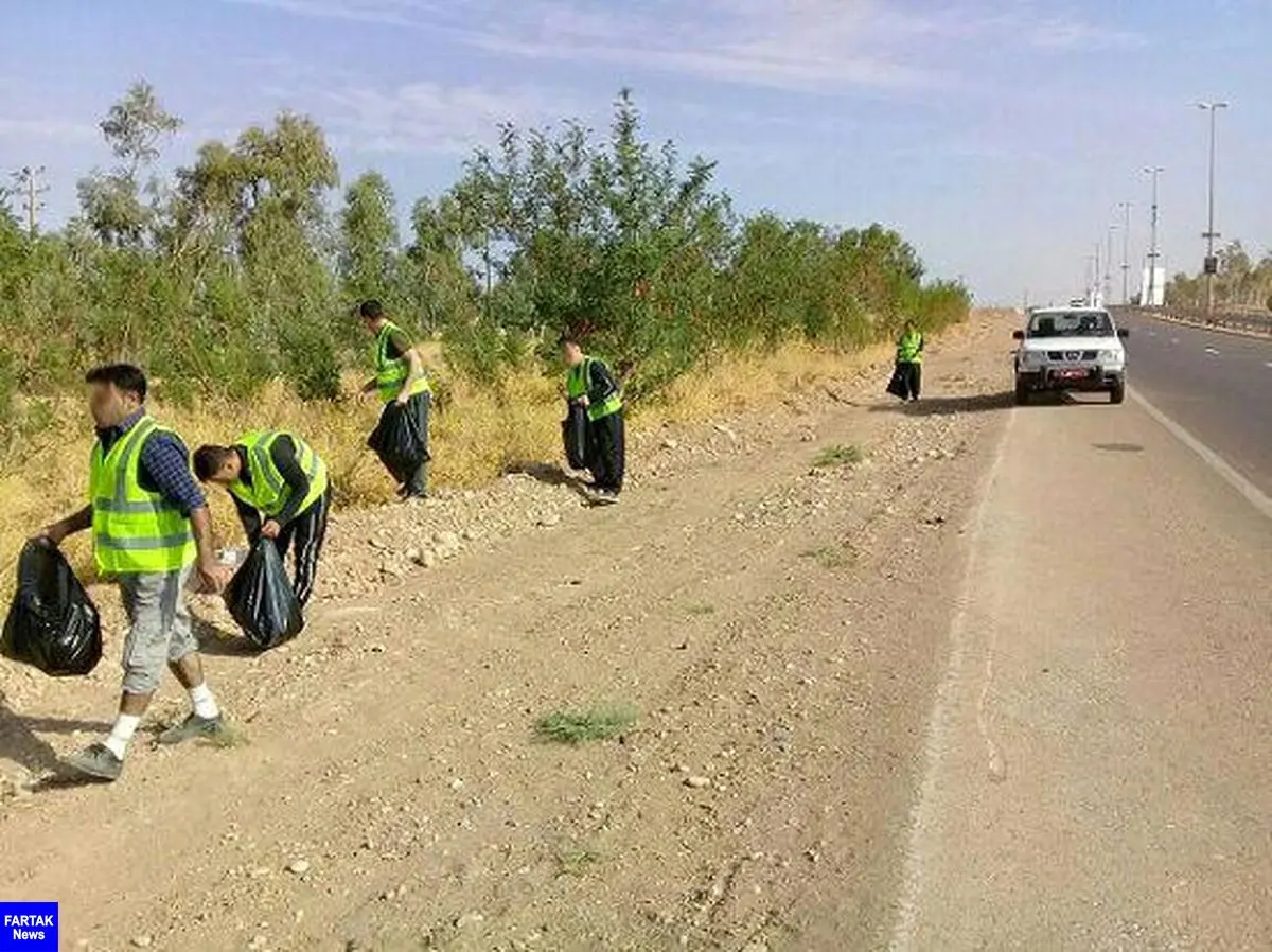 پاکسازی مسیر زوار اربعین از زباله ها در قصرشیرین
