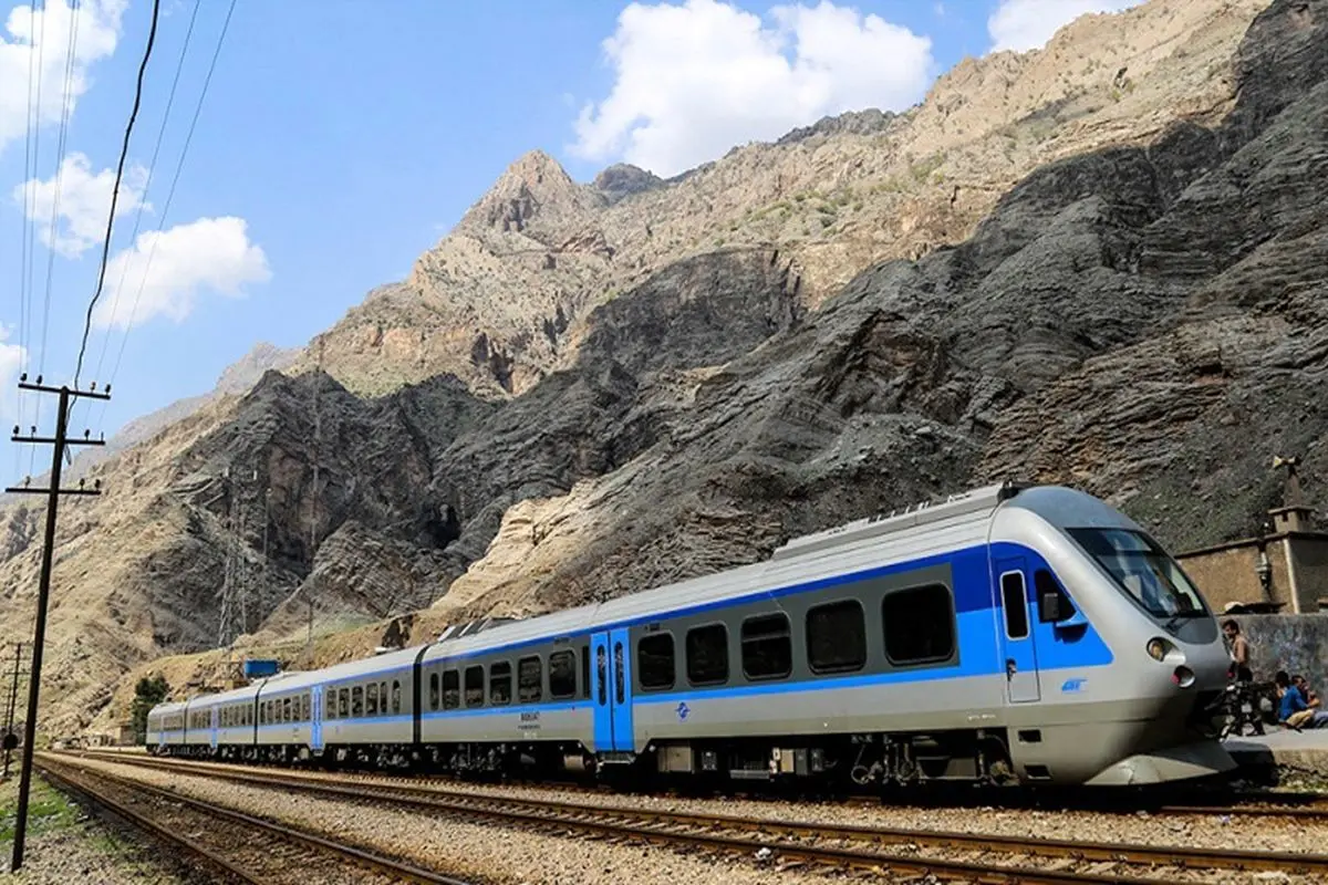 
توافق ایران و چین در مسیر راه‌آهن برقی تهران – مشهد در حال نهایی شدن 