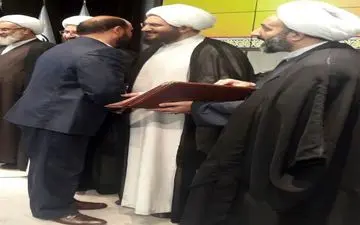 تقدیر امام جمعه موقت تهران از  معاون ستاد برگزاری نماز جمعه بیستون