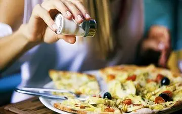 آگاهی از نشانه‌های مصرف بیش از حد نمک