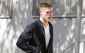  برد پیت برای فیلم جدیدش با چتر پرید