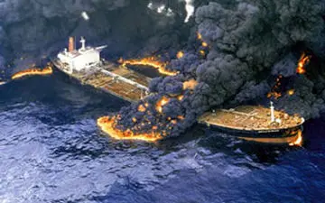 فوران آتش در نفتکش سانچی از نمای نزدیک + فیلم