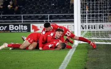 پیروزی خارج از خانه ناتینگهام فارست و تساوی ردینگ 