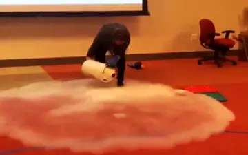 آزمایش جالب ریختن هیدروژن مایع روی آب جوش + فیلم 