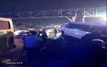 10 مصدوم در انحراف مینی‌بوس در بزرگراه آیت‌الله سعیدی