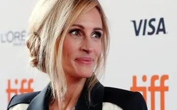 چگونه مثل سلبریتی های هالیوود زیبا باشیم؟ راز زیبایی و جوانی جولیا رابرتز که شما هم می‌توانید از آنها استفاده کنید
