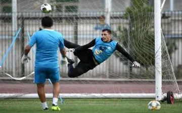 از دروازه‌بان‌های بزرگ استقلال رخصت می گیرم