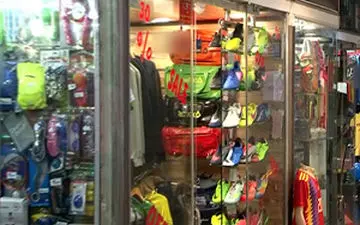 دوربین مخفی در فروشگاه لوازم ورزشی 