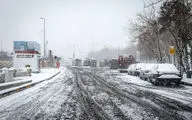 بارش برف و باران در اغلب محورهای کشور/ تلاش برای بازگشایی جاده چالوس 