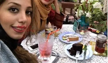 کافه گردی ساناز صفایی به همراه دخترخاله اش (عکس)