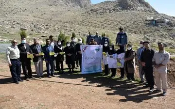 بازدید خبرنگاران از محوطه بیمارستان امام رضا (ع) و غرس درخت در دانشگاه پیام نور