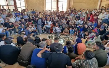 نهمین جشنواره کهن آواهای تنبور در بانزلان دالاهو؛ طنین مقام‌خوانی جوانان و نوجوانان+تصاویر