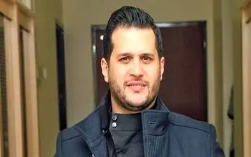 عکسی ازتفریح لاکچری سیاوش خیرابی با قایق شخصی لوکس‌اش در خلیج فارس