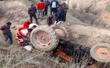 حادثه تلخ در جاده‌های خراسان شمالی؛ برخورد پژو با تراکتور، جان راننده را گرفت!
