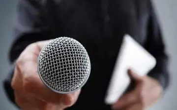 تذکر خبرنگار به نمایندگان پشت ظریف