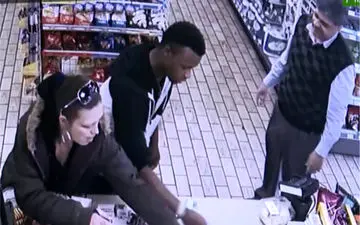 صاحب فروشگاه دزد جوان را شرمنده کرد! +فیلم 