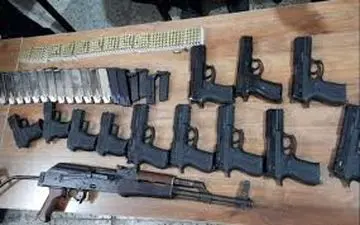 انهدام باند سلاح و مهمات در سرپل ذهاب/کشف ۴۸ قبضه اسلحه و ۳۵۵ عدد فشنگ

 

