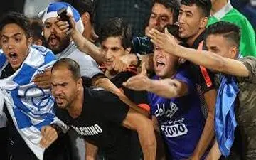 حملۀ هواداران استقلال به باشگاه برای جذب نکردن ستارۀ پرسپولیس