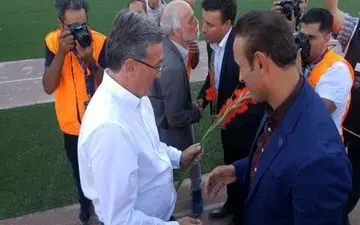 عکس/ خوش و بش برانکو با گل محمدی