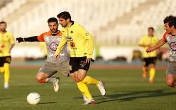 وینگر سپاهان:  بازی بدون تماشاگران لذت چندانی ندارد/ امیدوارم امسال حداقل یک جام کسب کنیم