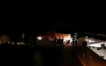 منحرف شدن یک دستگاه اتوبوس با ۴۵ زائر در مسیر ایلام-بدره