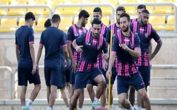 تمرین ۸۰ دقیقه‌ای سرخپوشان در ورزشگاه شهید کاظمی