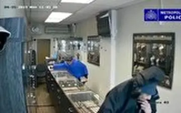 تلاش خنده‌دار سه دزد احمق در طلافروشی! 