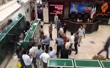 درگیری در بورس تهران+عکس